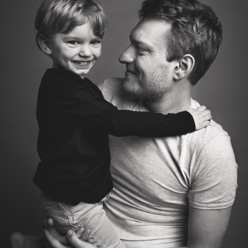 Fotografia padre e figlio in bianco e nero